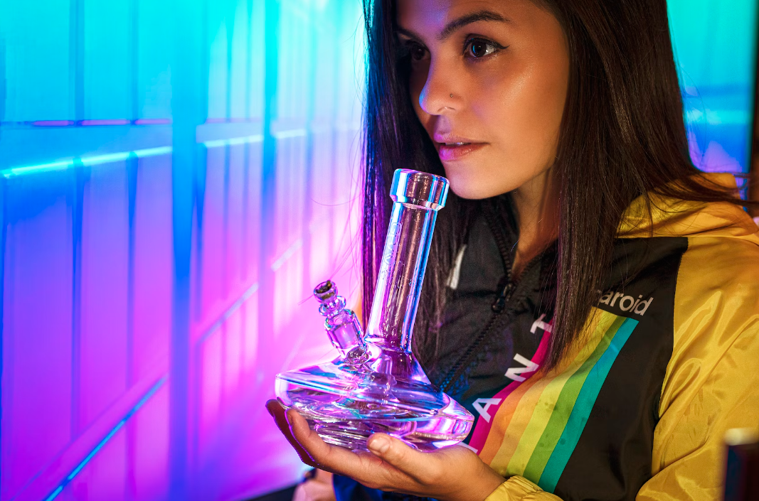 The Ultimate Guide to Using a Bong: Enjoying a Smooth Smoking Experience