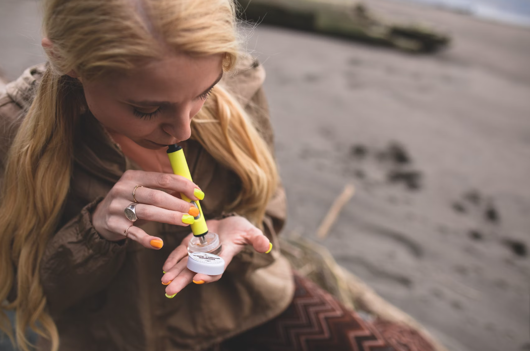 The Ultimate Guide to Understanding Sativa vs. Indica: 11 Key Differences That Set Them Apart